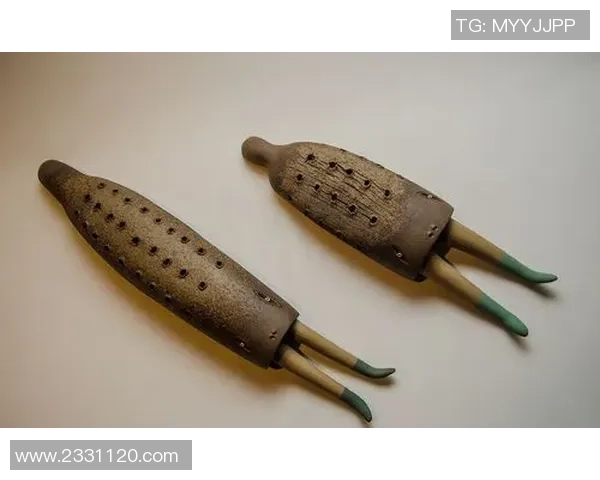 足球明星陶瓷雕塑艺术展览揭幕展现运动与美的完美结合